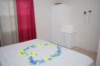 Justinn Apartments - Parking