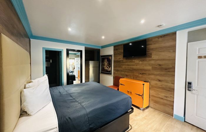 Casa Blanca Inn & Suites