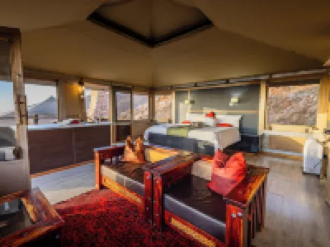 Moon Mountain Lodge Hotels in Solitaire