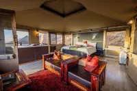 Moon Mountain Lodge Hotels in Solitaire