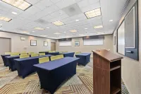 Holiday Inn Express & Suites Bethlehem Hotels in Center Valley