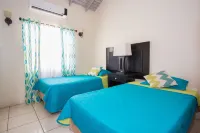 Connie's Comfort Suites فنادق في Five Islands Village