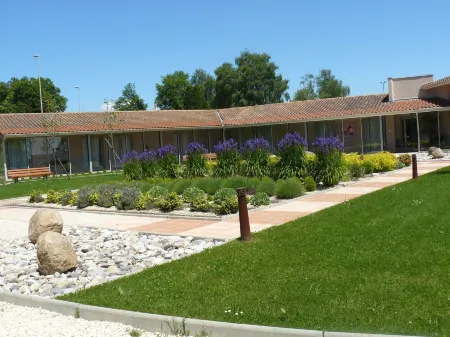 Cit'Hotel les Alizés Отели в г. Сьё