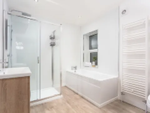 Cuthbert House - Donnini Apartments Hotels in Prestwick