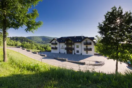 Perła Beskidu Отели в г. Цешин