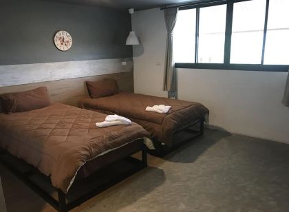 Takuapa Station Hotel