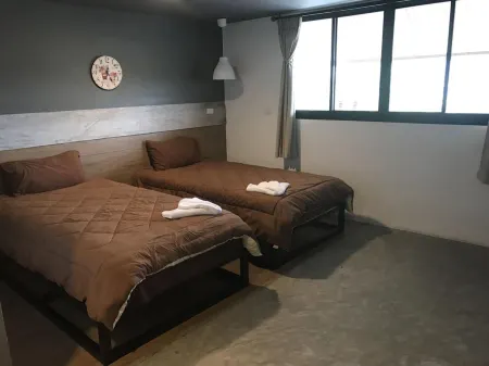 Takuapa Station Hotel Отели в г. Такуа Па