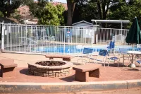 Parry Lodge - Pools