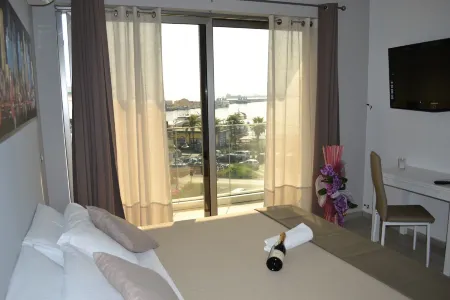 B&B Varadero Отели рядом с достопримечательностью «The Castello di Milazzo»