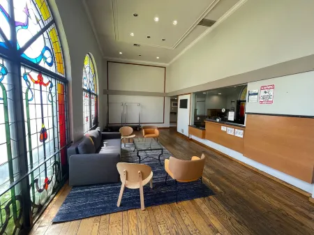 Portside Inn & Suites Отели рядом с достопримечательностью «Пойнт Фермин Лайтхаус»