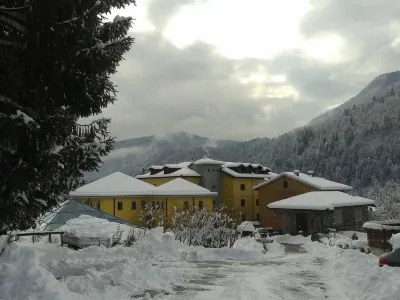 Grand Hotel Gortani Hotel dekat Torrente Palar