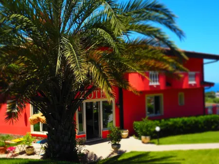 Borgo di Santa Barbara Отели в г. Capo Vaticano