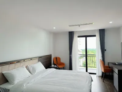 LUXURY PHOENIX HOTEL 2 Các khách sạn gần Nhà Thờ Núi Hiểu