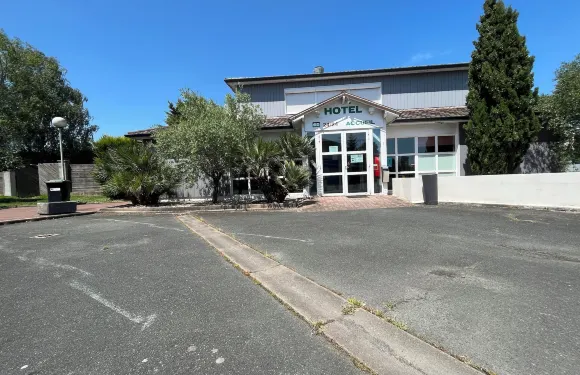 永河畔拉羅什法斯特酒店