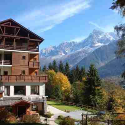 Chalet Hôtel Les Campanules Hotel Exterior