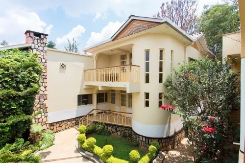 Iris Guest House - Pensions