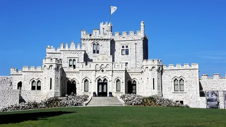 Ground floor apartment with terrace & heated pool