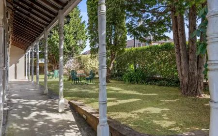 Blue Mountains Heritage Motel Отели в г. Катумба