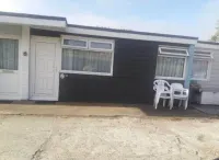 2 Bedroom Chalet Near the Beach Hôtels à : Bembridge