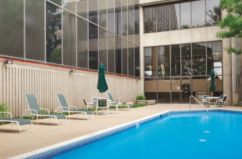 DoubleTree by Hilton Hotel Dallas Near the Galleria photo 2
