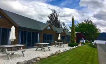 Lakefront Lodge