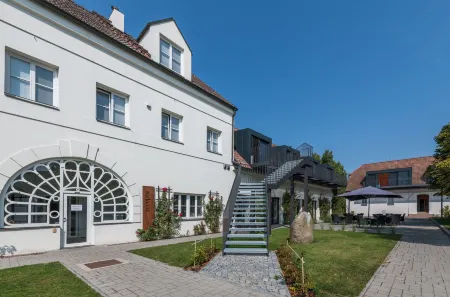 Yard Resort Отели в г. Liblice