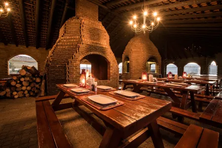 First Group Qwantani Отели в г. Phuthaditjhaba