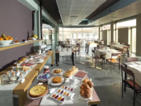 アルベルゴ カンティーン アシェリ ブラのホテル