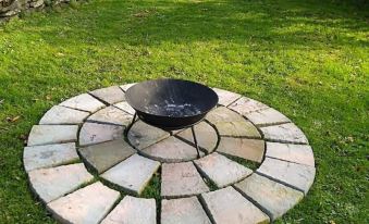 Inviting 2-Bed Cottage in Newcastle Emlyn