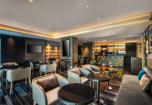 1. 로열 홈텔 스위..