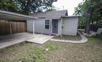 Hays St Cozy Remodeled 2Br/2BA House Sleeps 8