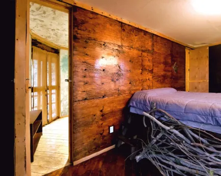 Lost River Hostel Hotels in Orange County