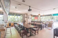 RedDoorz at H Agus Salim Street Pontianak Hotels in Darat Sekip