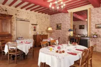 Gites la Sauvageonne Hotels in Mirambeau