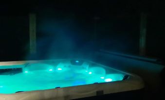 Stylish Farmhouse with Spa Tub