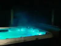 帶水療浴缸的時尚農舍 - SPA
