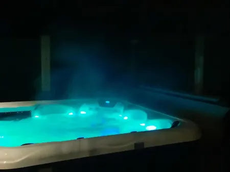 Stylish Farmhouse with Spa Tub Отели рядом со станцией Buitenpost