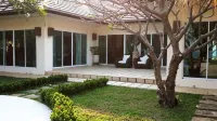 The Memory - 4 Bedrooms Beachfront Pool Villa Hotels in Tha Yang District