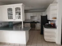 hermosa habitación con piscina = 帶泳池的美麗房間 Chamelecon住宿飯店