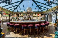The Lafayette Hotel, Swim Club & Bungalows - bar