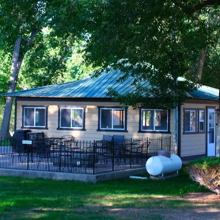 Cedar Creek Lodging & RV Park