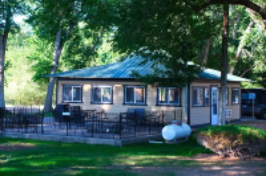 Cedar Creek Lodging & RV Park