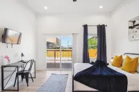 Sleek 4br/3ba Urban Living w/ Downtown Views!