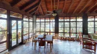 Mango Creek Lodge