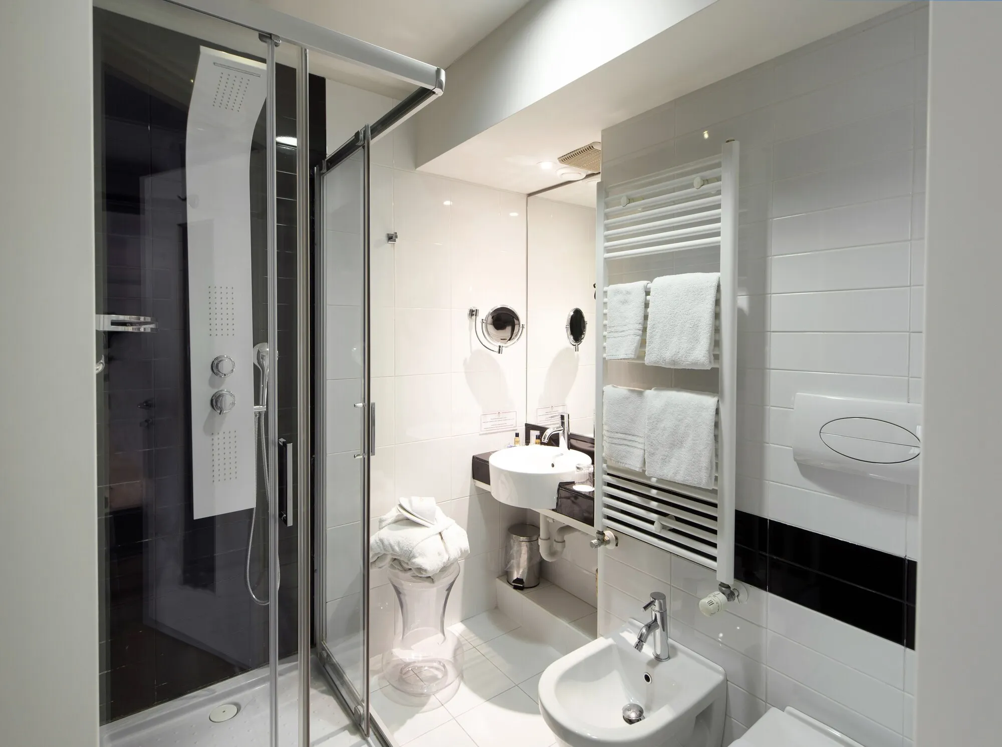 Neo Hotel Rooms Photos