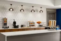 La Quinta Inn & Suites by Wyndham Shawnee - servizio colazione
