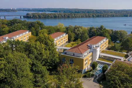 Seminaris SeeHotel Potsdam Отели в г. Борквальде