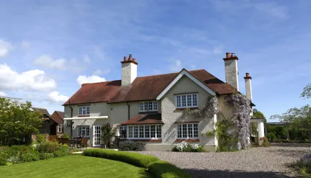 Church Farm B&B Near Telford and Ironbridge Отели в г. Шифнал