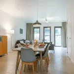 سبيشوس هاوس كلوس تو ذا بيتش