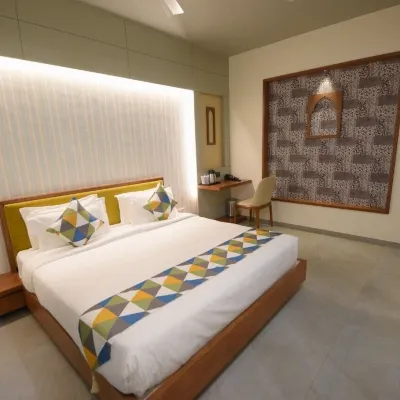 PRAMUKH HOTEL & RESTAURANT Hotels near Diver Madhi Beach